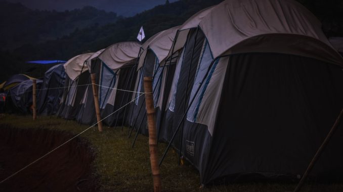 Camping på fjällen illustration