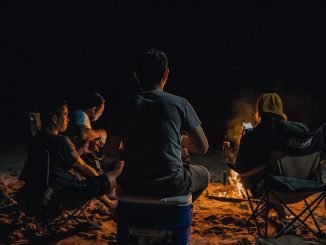 Camping med tonåringar illustration
